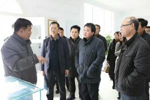 安陽市高新區(qū)負(fù)責(zé)人李長治、管委會副主任牛福生一行深入我司調(diào)研